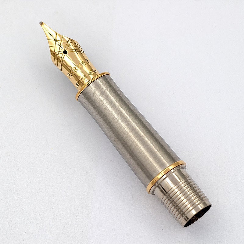 Parker Sonnet 15 Metal GT Sección frontal Plumín de oro de 18 k